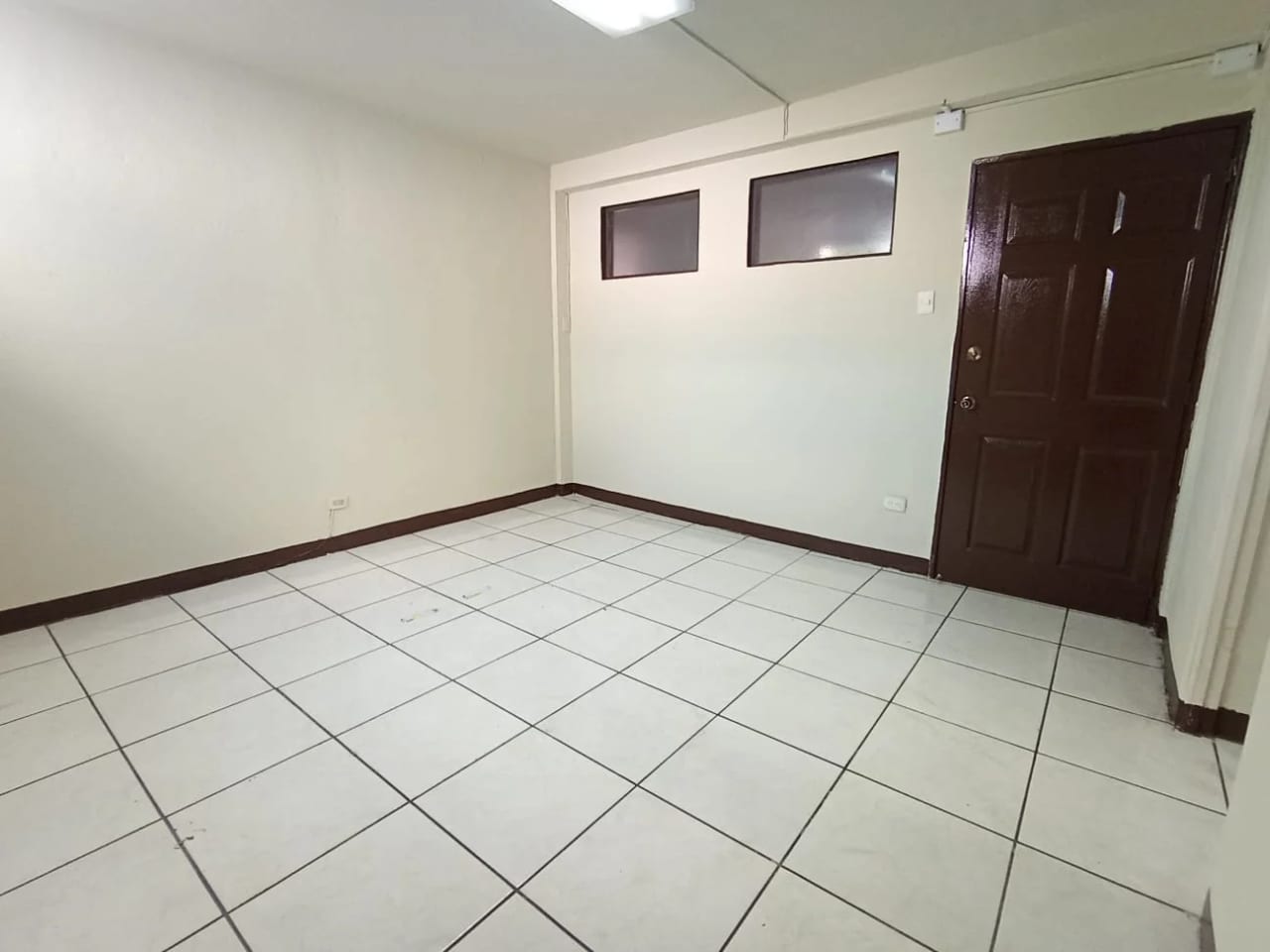 🏢 OFICINA EN RENTA - ZONA 10 — foto 3 de 7