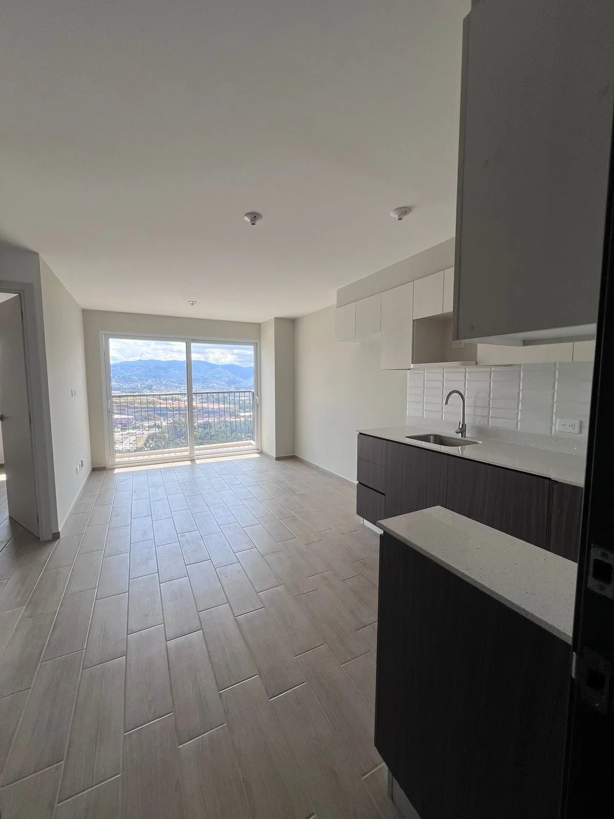 VENTA/RENTA APARTAMENTO ZONA 12 — foto 1 de 9