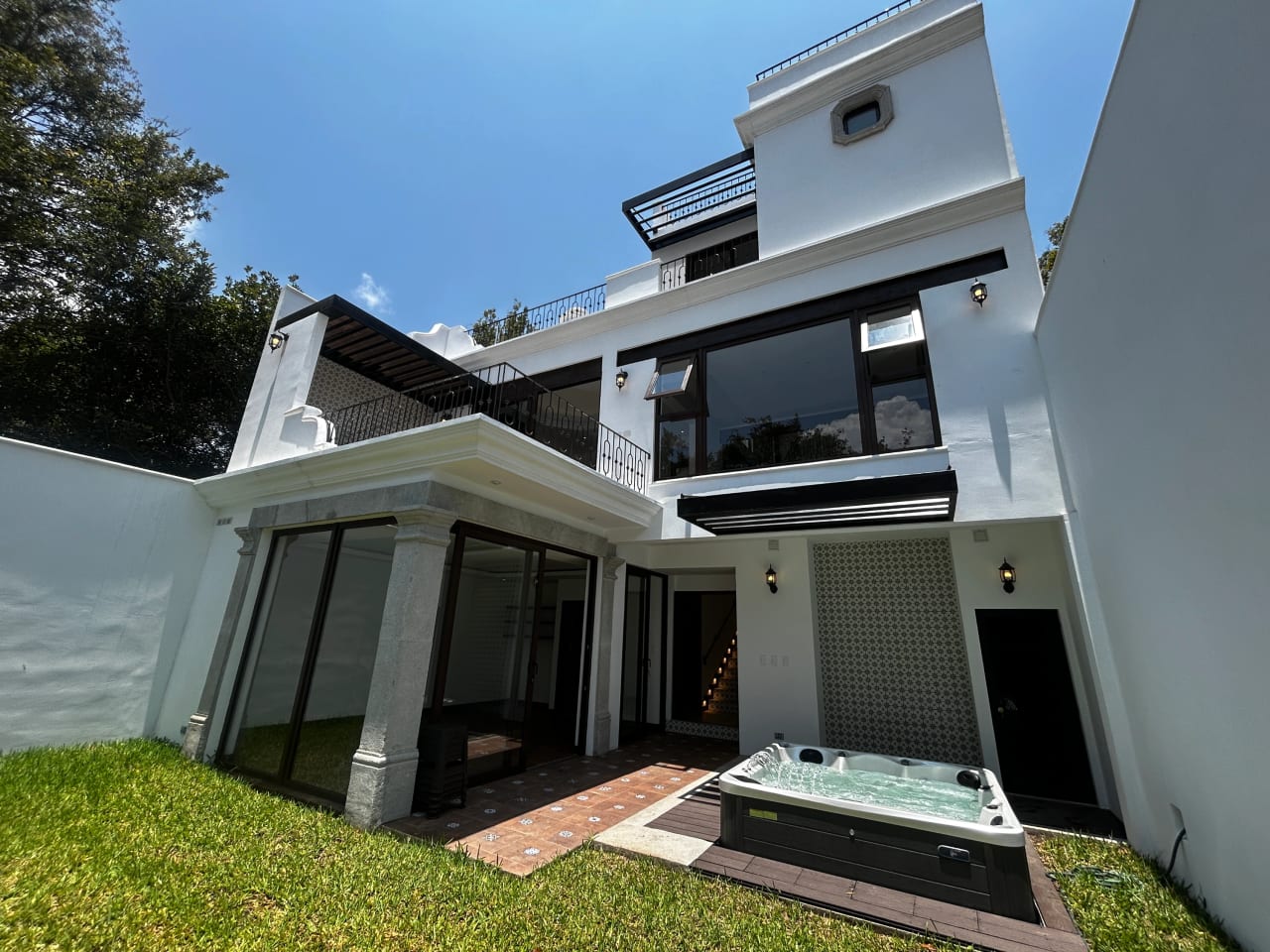 Casa en Venta en Antigua Guatemala — foto 1 de 16