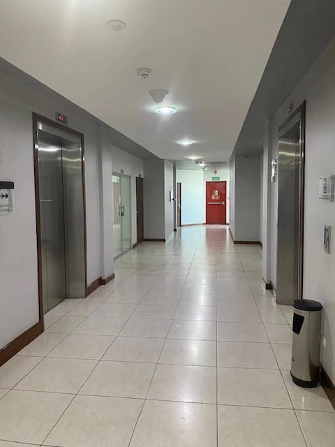 Venta / Alquiler Oficina Zona Pradera Zona 10 — foto 1 de 9