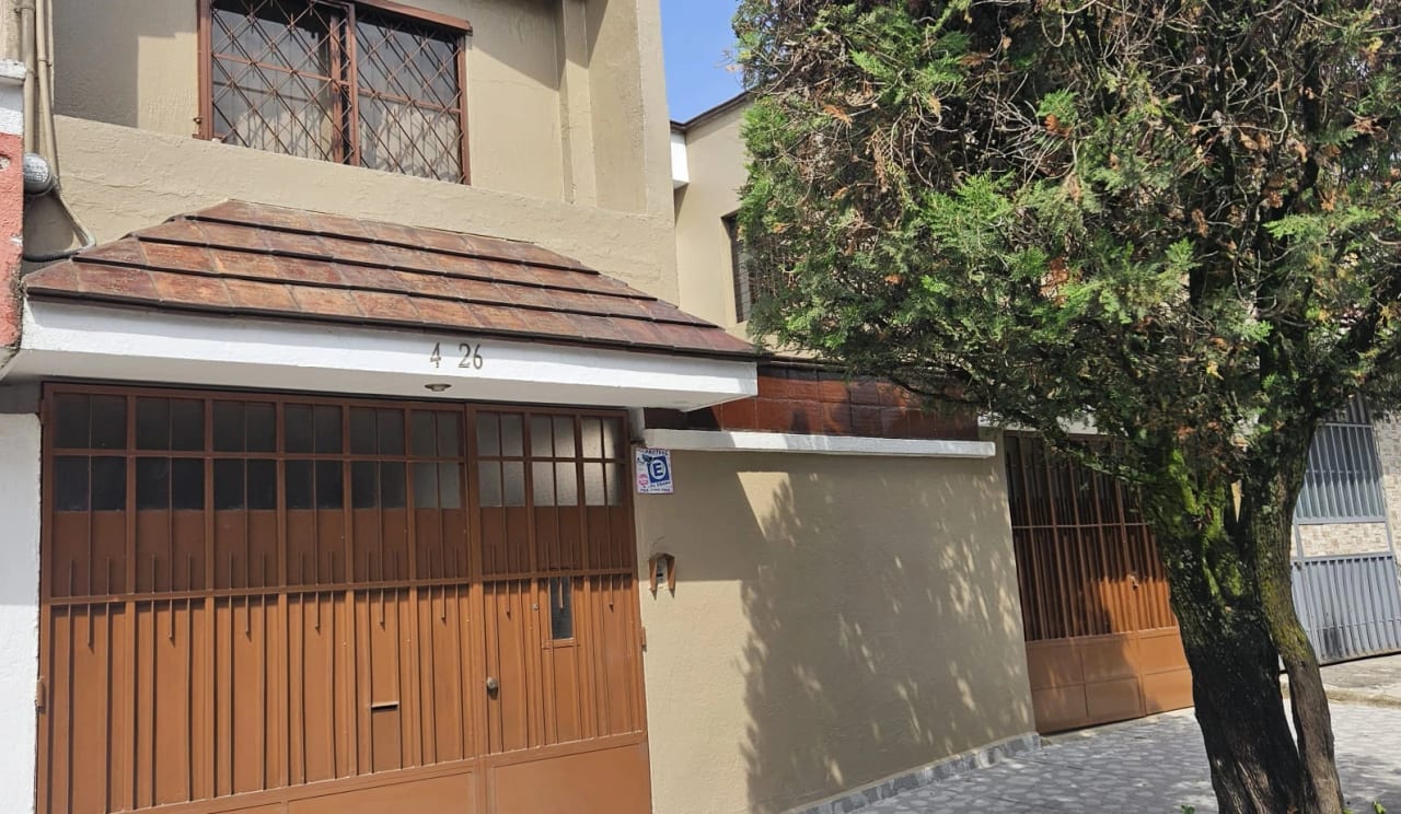 Casa amplia en venta zona 2 de Mixco — foto 1 de 12