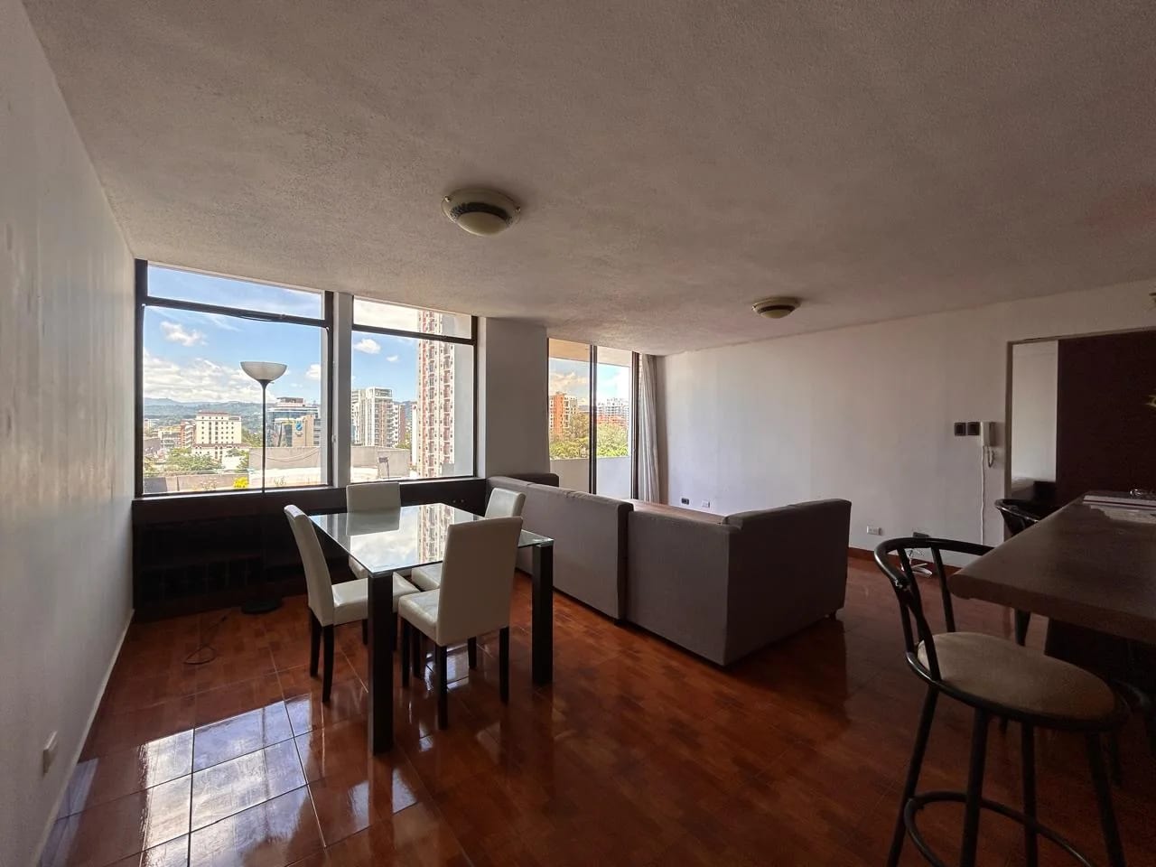 Apartamento en renta Zona 10 sobre Avenida Reforma — foto 5 de 9