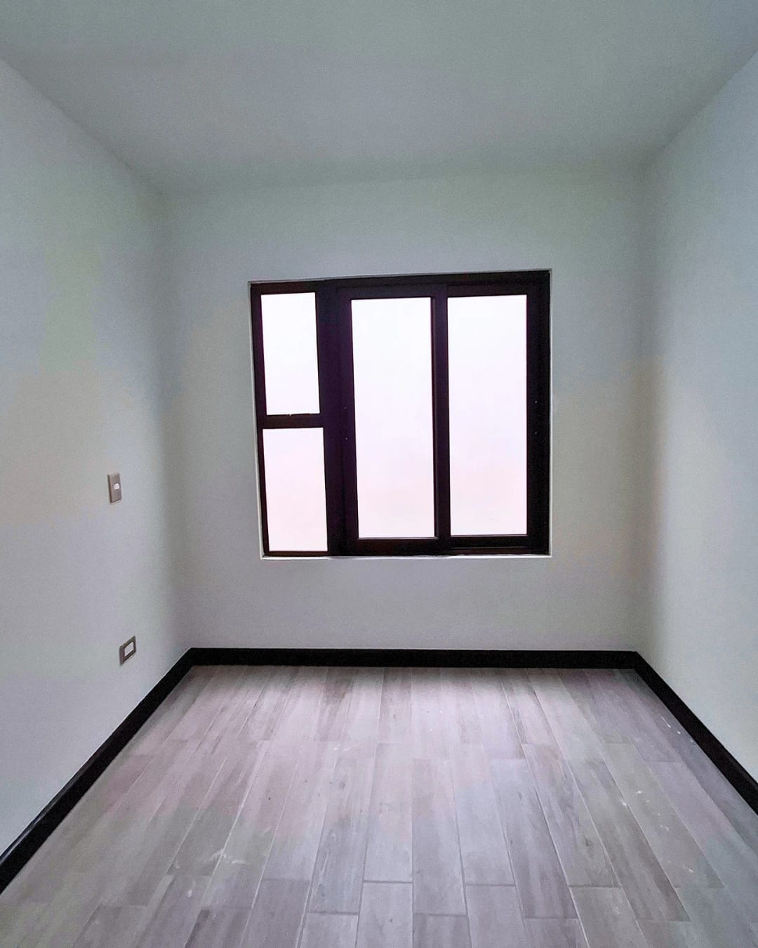 Casa en venta en zona 16, entrega inmediata. — foto 5 de 9