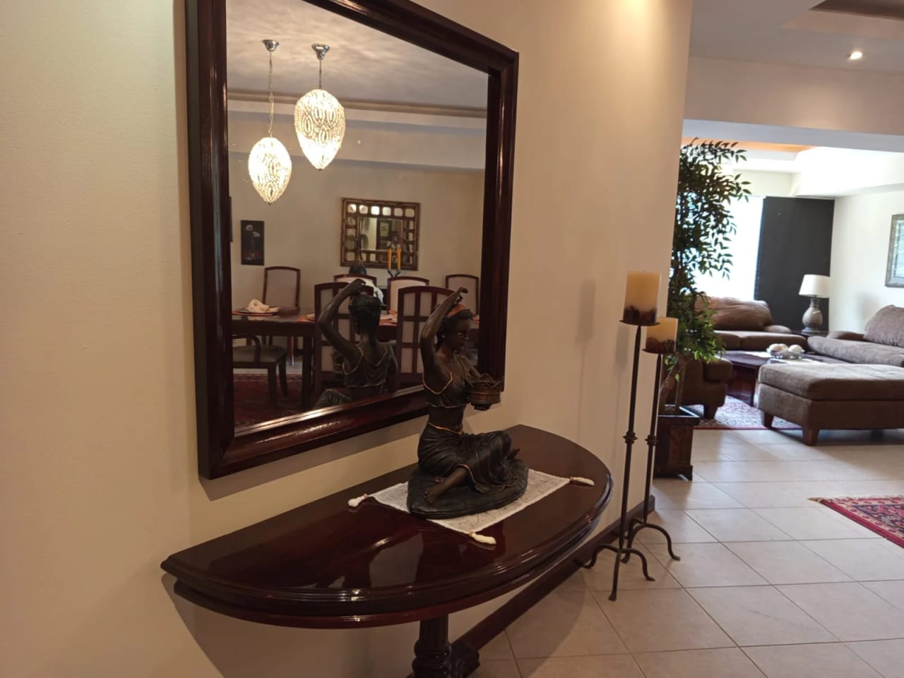 Apartamento Amueblado en Zona 14 (renta / Venta) — foto 3 de 17