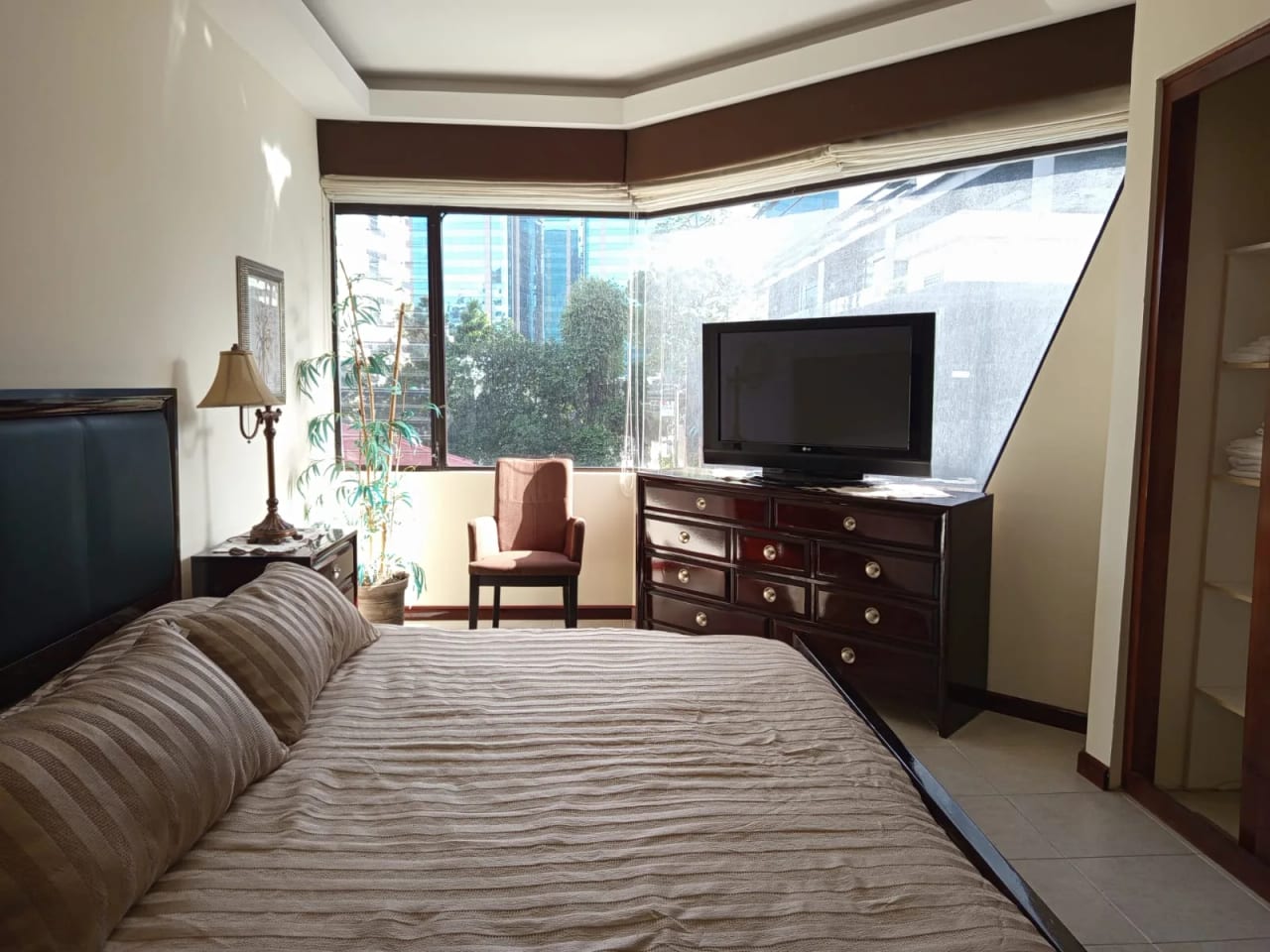 Apartamento Amueblado en Zona 14 (renta / Venta) — foto 12 de 17