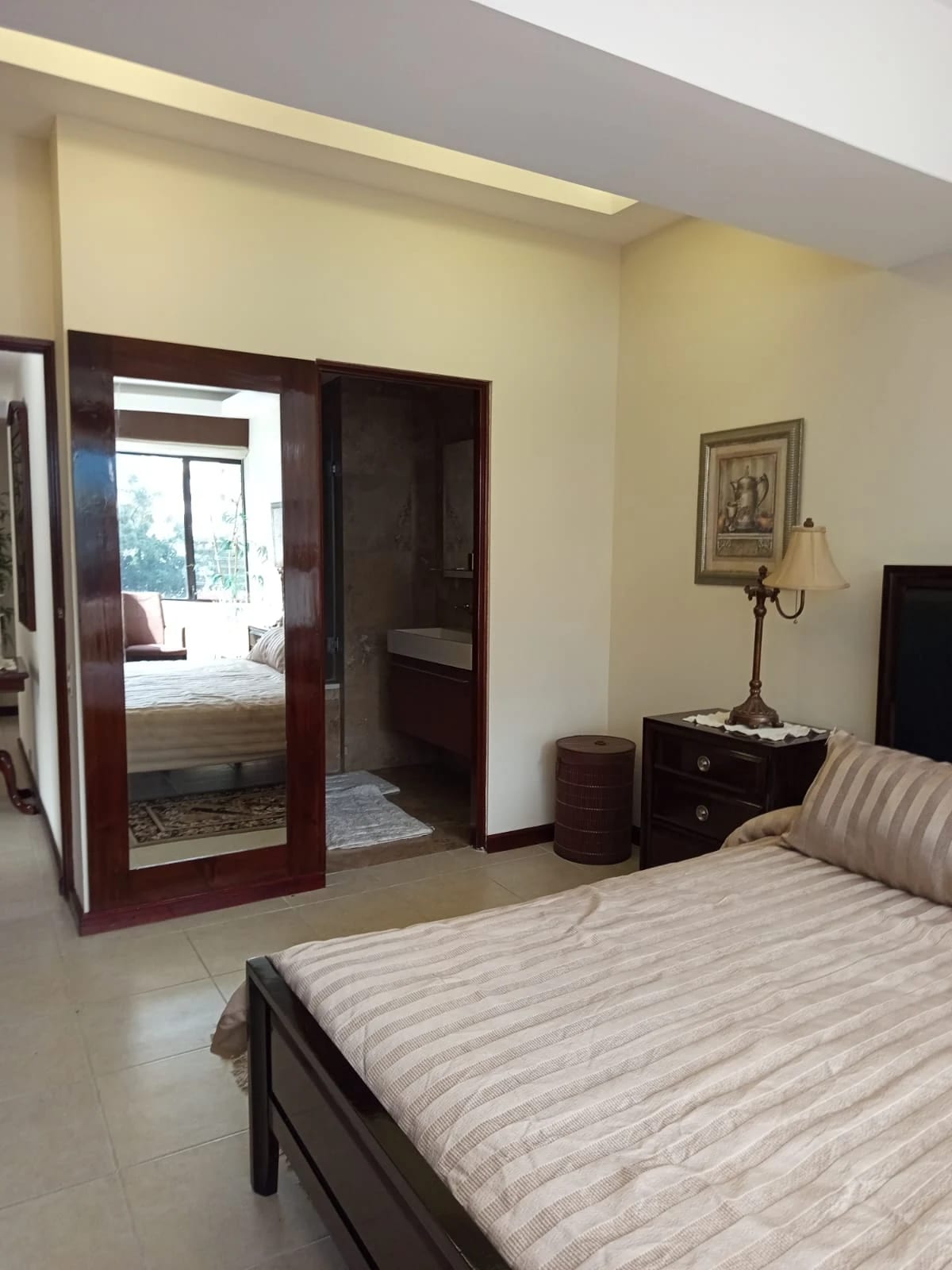 Apartamento Amueblado en Zona 14 (renta / Venta) — foto 13 de 17