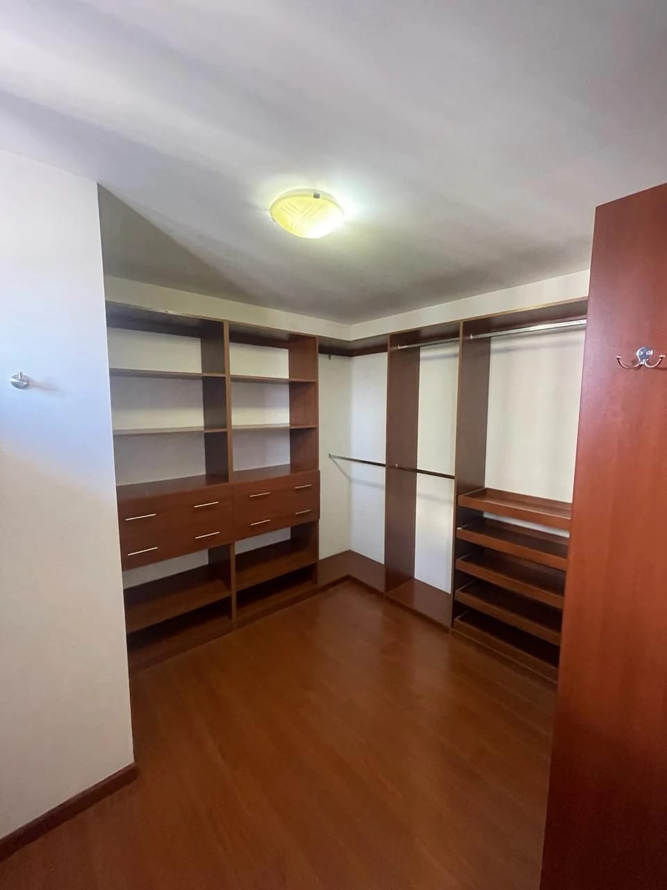 Apartamento en Renta en Botticelli, Zona 15 – 3 Dormitorios — foto 8 de 17