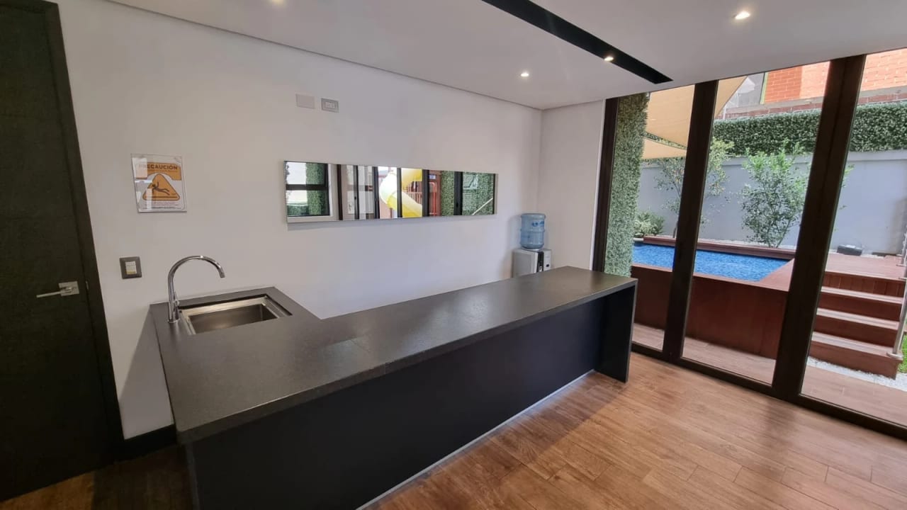 Amplio y Elegante Apartamento en Venta Ubicado en Zona 10 — foto 13 de 16