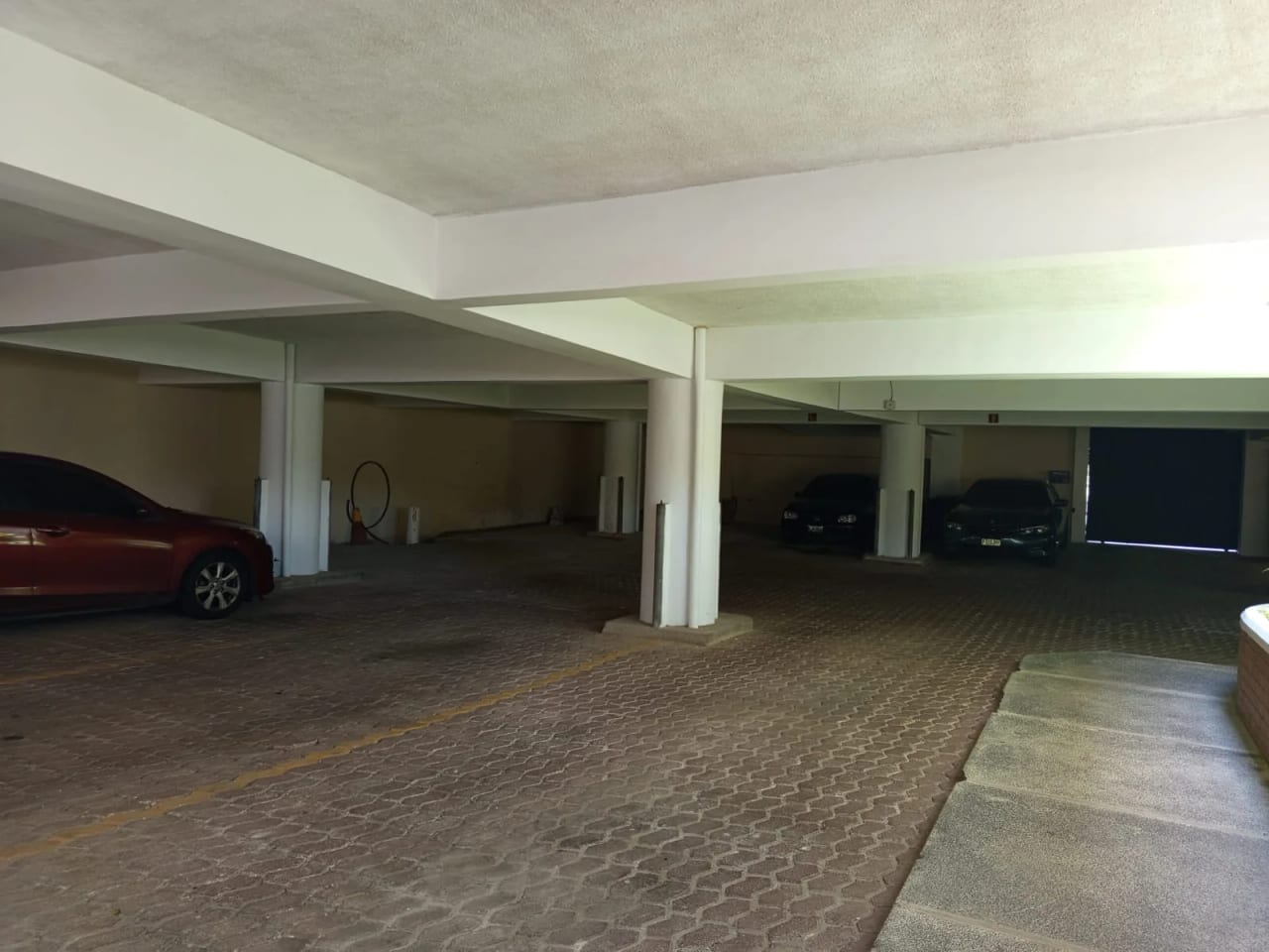 Apartamento en Renta y Venta en zona 16 Colonia La Montaña — foto 11 de 14