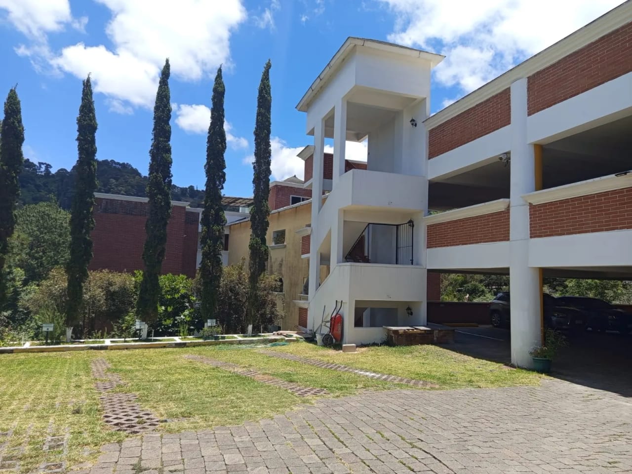Apartamento en Renta y Venta en zona 16 Colonia La Montaña — foto 10 de 14
