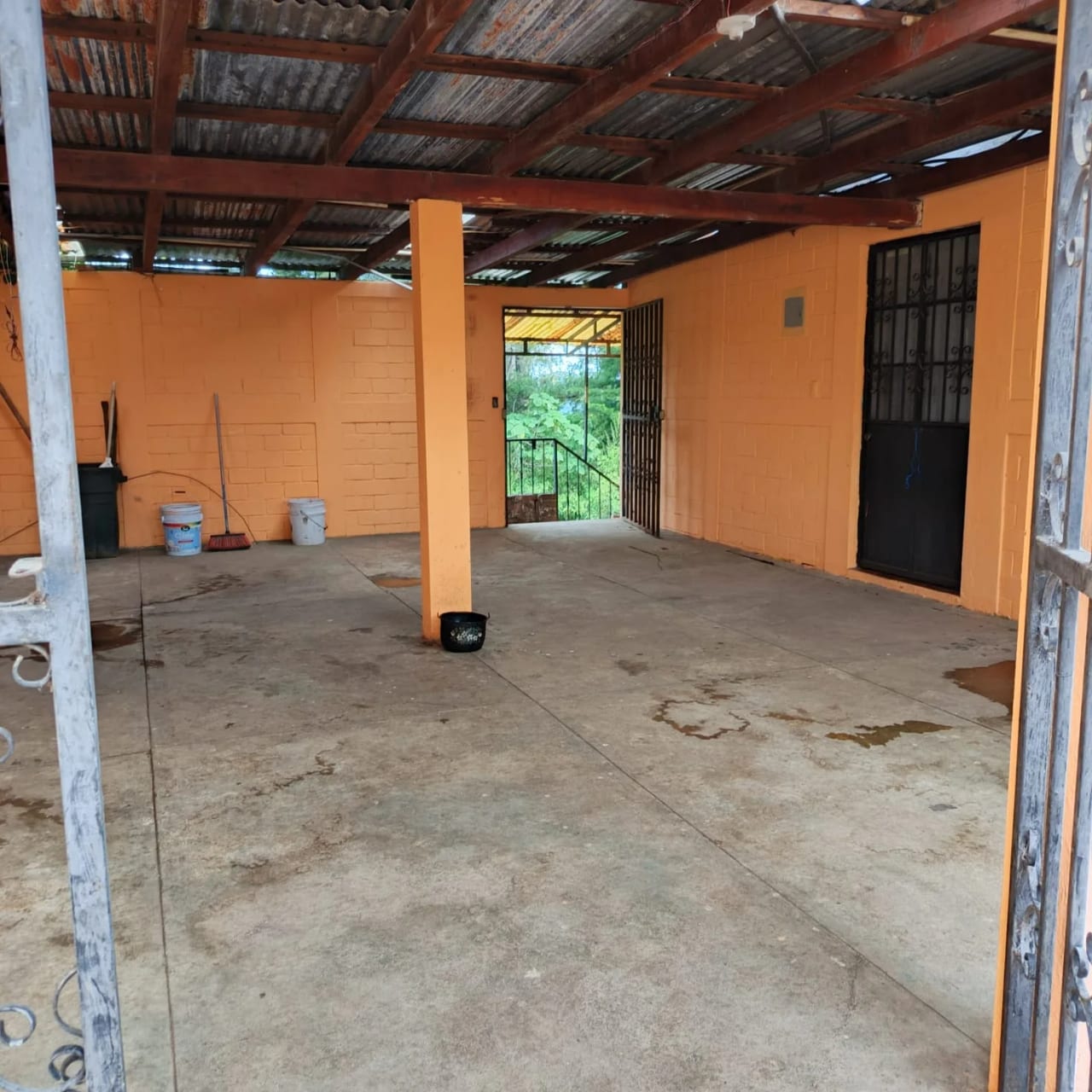 Terreno amplio con casa en CAES — foto 3 de 17