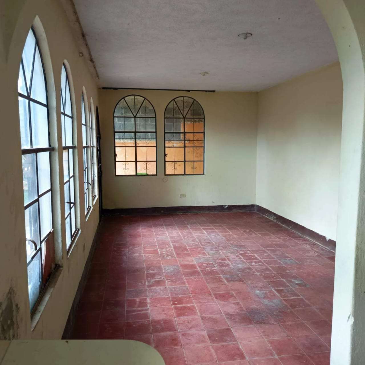 Terreno amplio con casa en CAES — foto 5 de 17