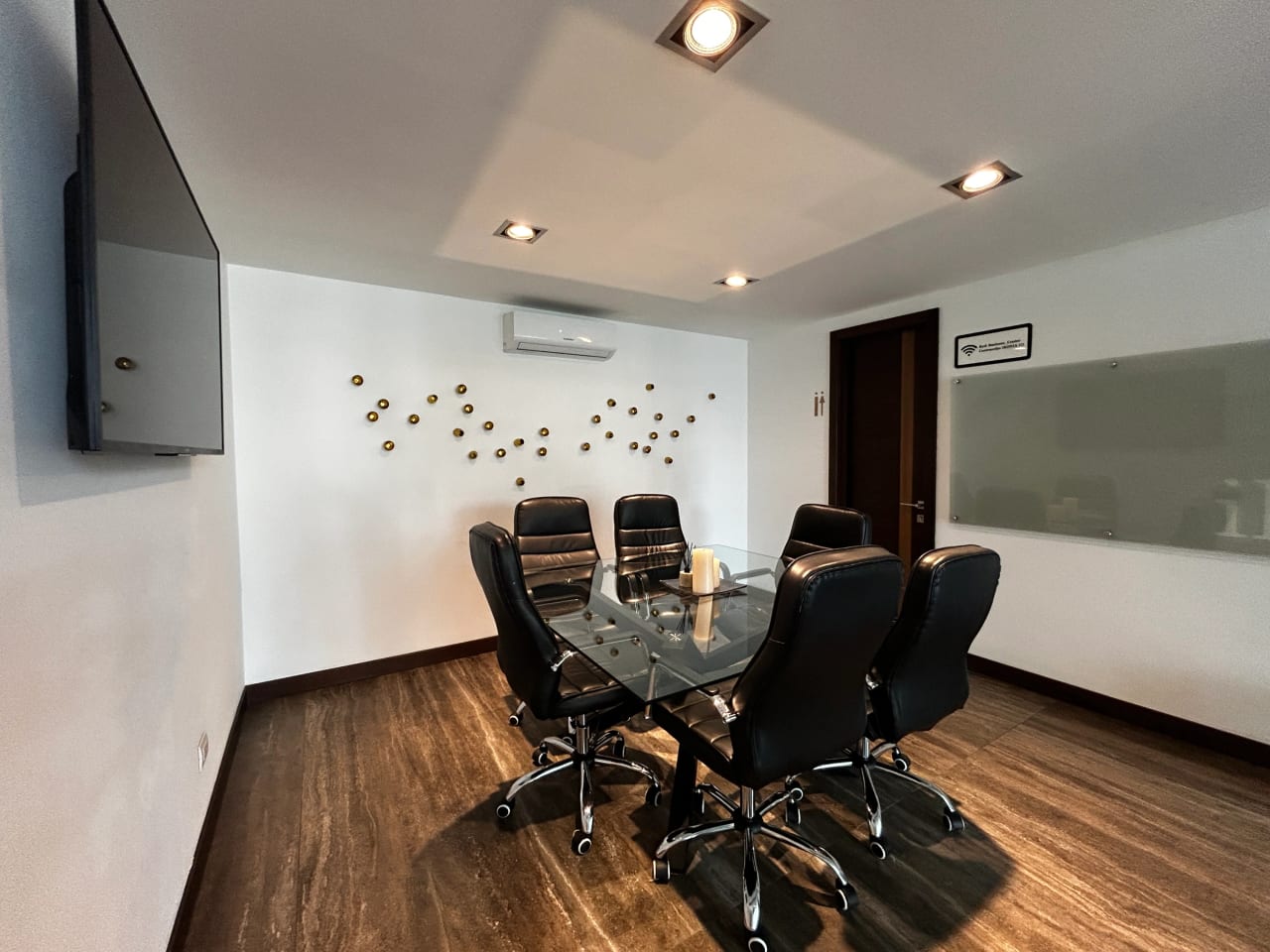 Co-Working — Apartamento Inteligente de Lujo en Renta Zona 14 — foto 9 de 17