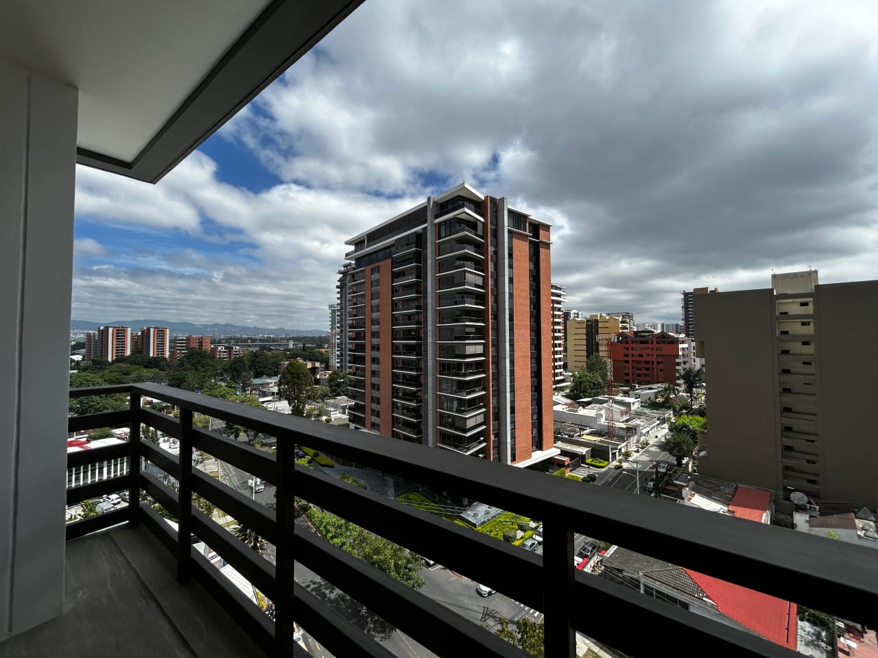 Balcón — Apartamento Inteligente de Lujo en Renta Zona 14 — foto 3 de 17