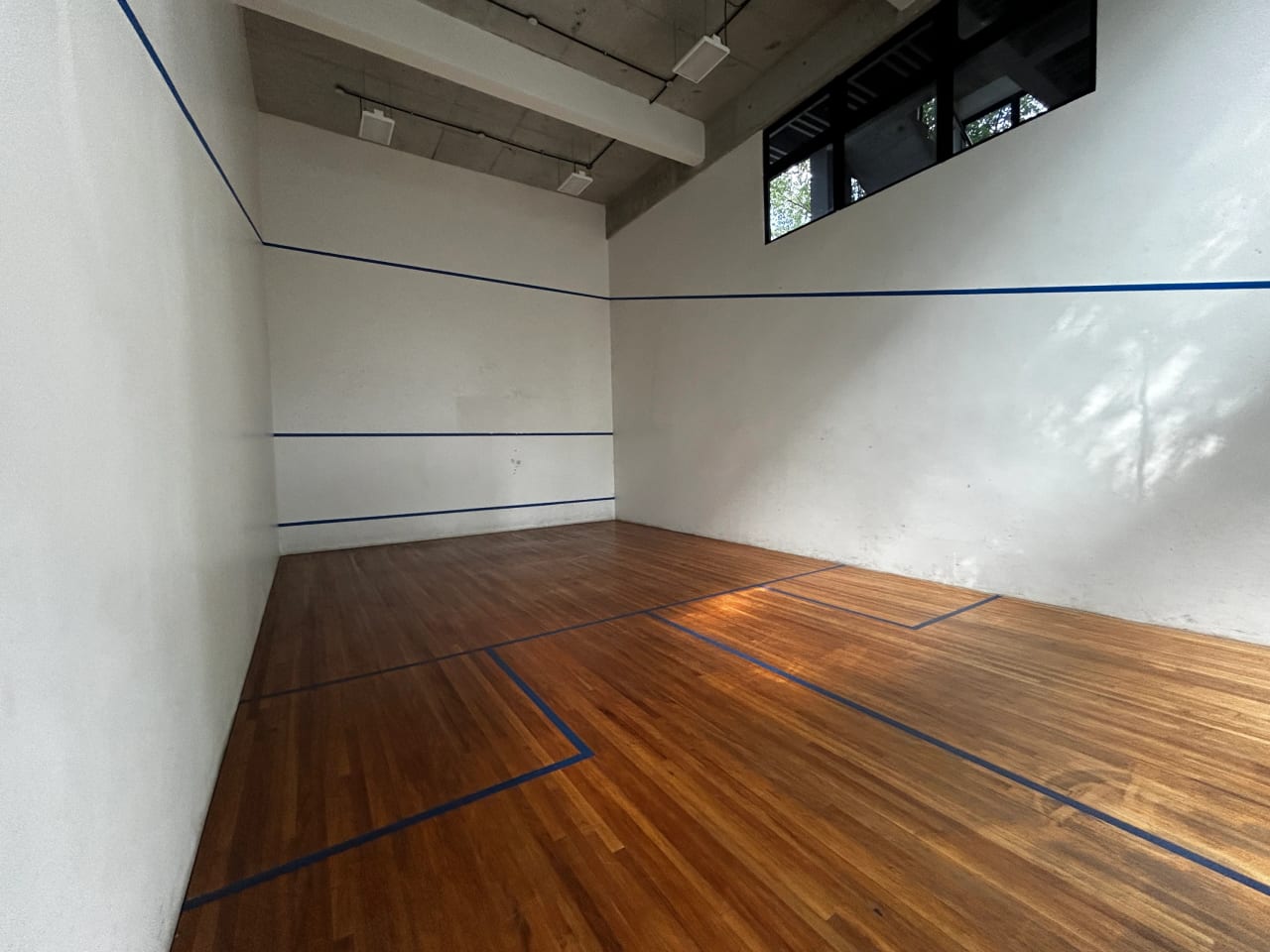 Squash — Apartamento Inteligente de Lujo en Renta Zona 14 — foto 13 de 17