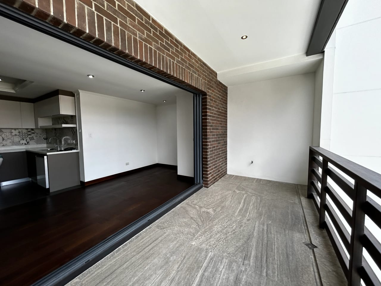 Balcón Área Social — Apartamento Inteligente de Lujo en Renta Zona 14 — foto 16 de 17