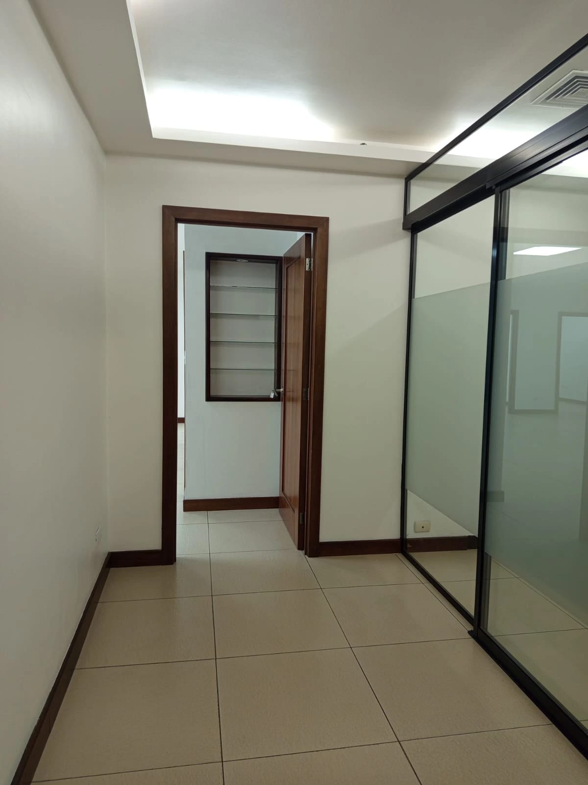 Se Renta Oficina en Edificio Avante Zona 15 — foto 6 de 17