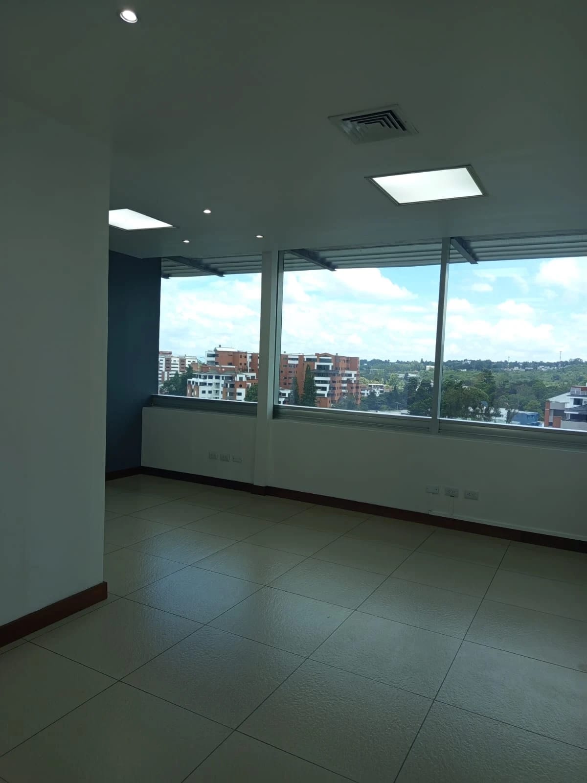 Se Renta Oficina en Edificio Avante Zona 15 — foto 10 de 17