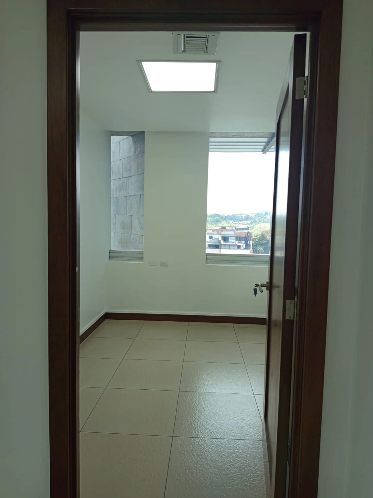 Se Renta Oficina en Edificio Avante Zona 15 — foto 14 de 17