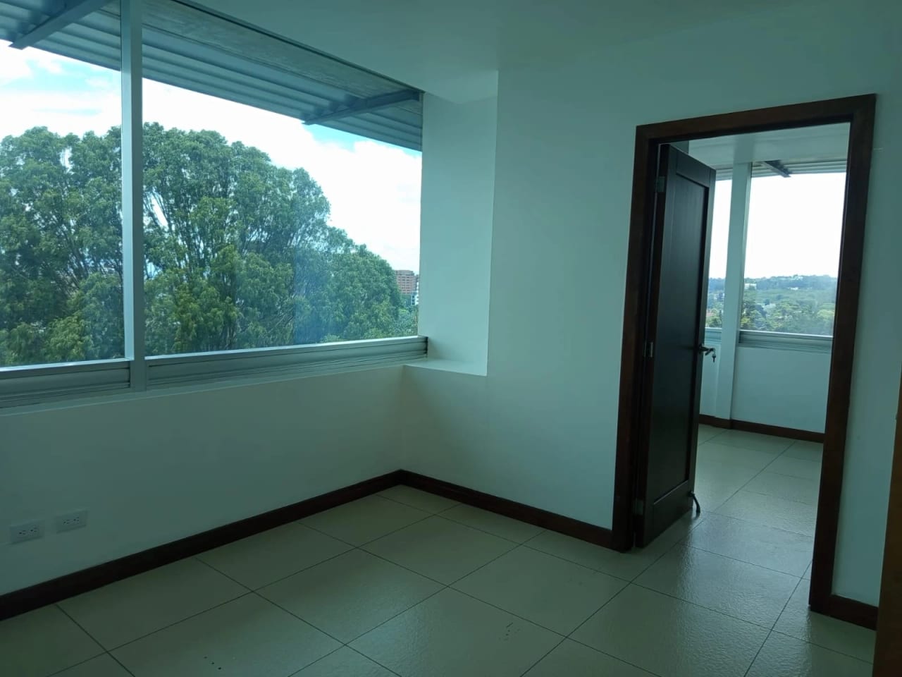 Se Renta Oficina en Edificio Avante Zona 15 — foto 16 de 17