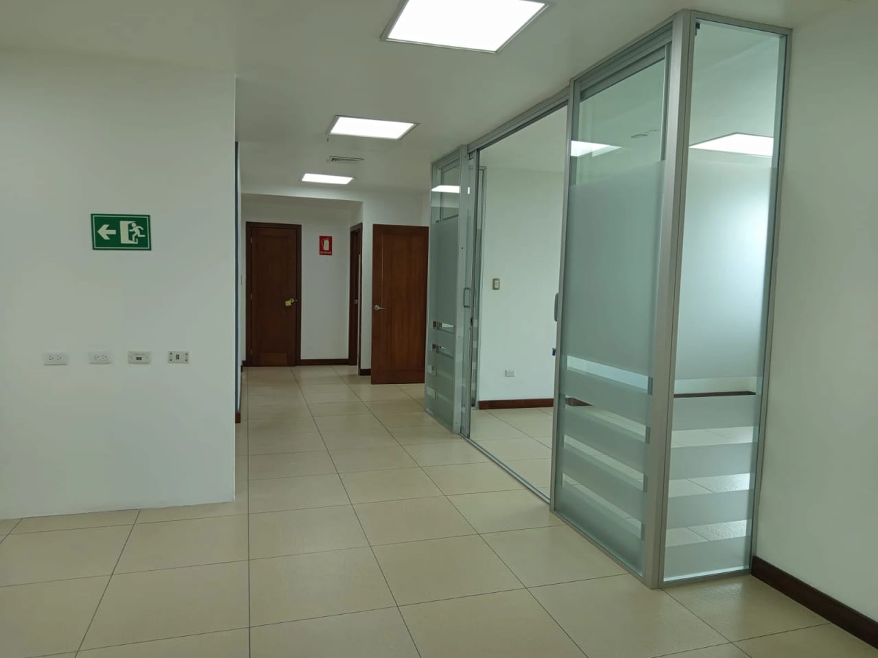 Se Renta Oficina en Edificio Avante Zona 15 — foto 15 de 17
