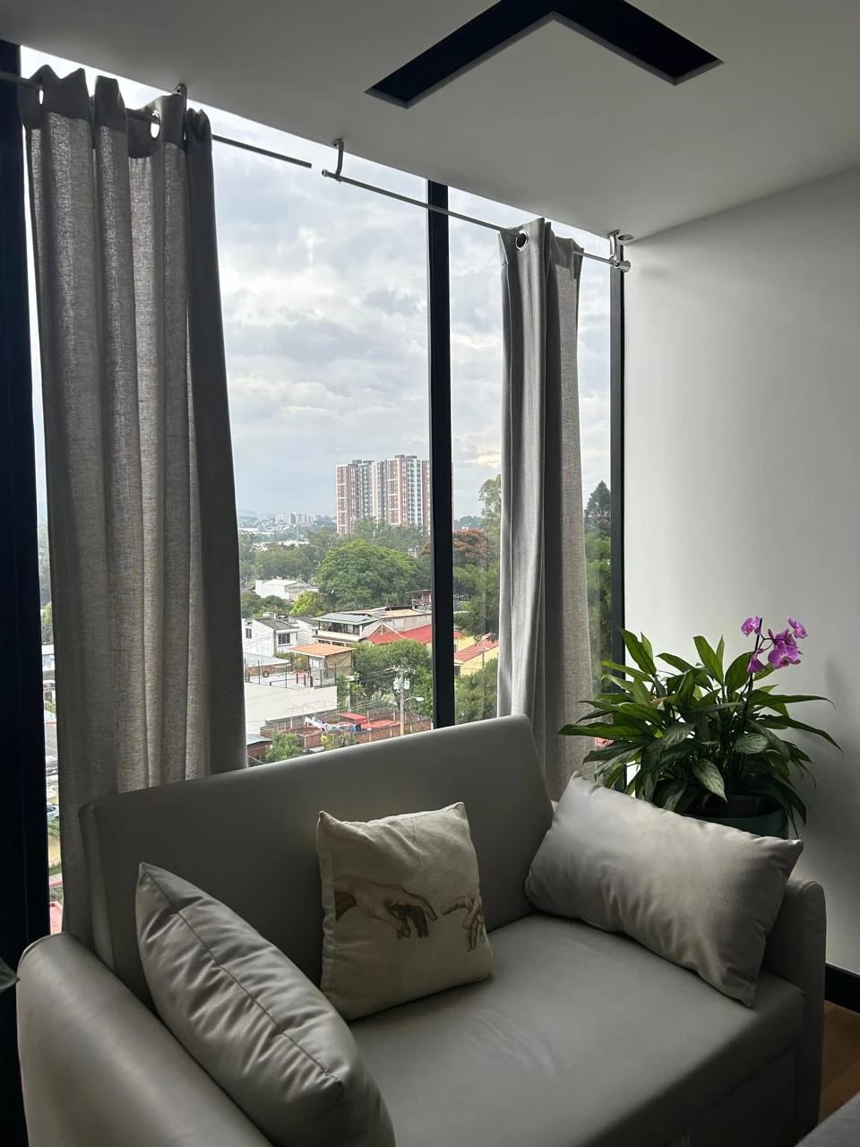 Apartamento En Venta Premium en zona 11 — foto 1 de 14