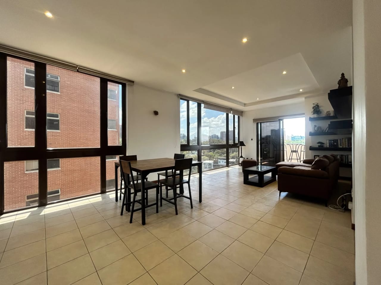 Renta Apartamento de Nivel Completo con Vistas 360° en Zona 15 — foto 1 de 12