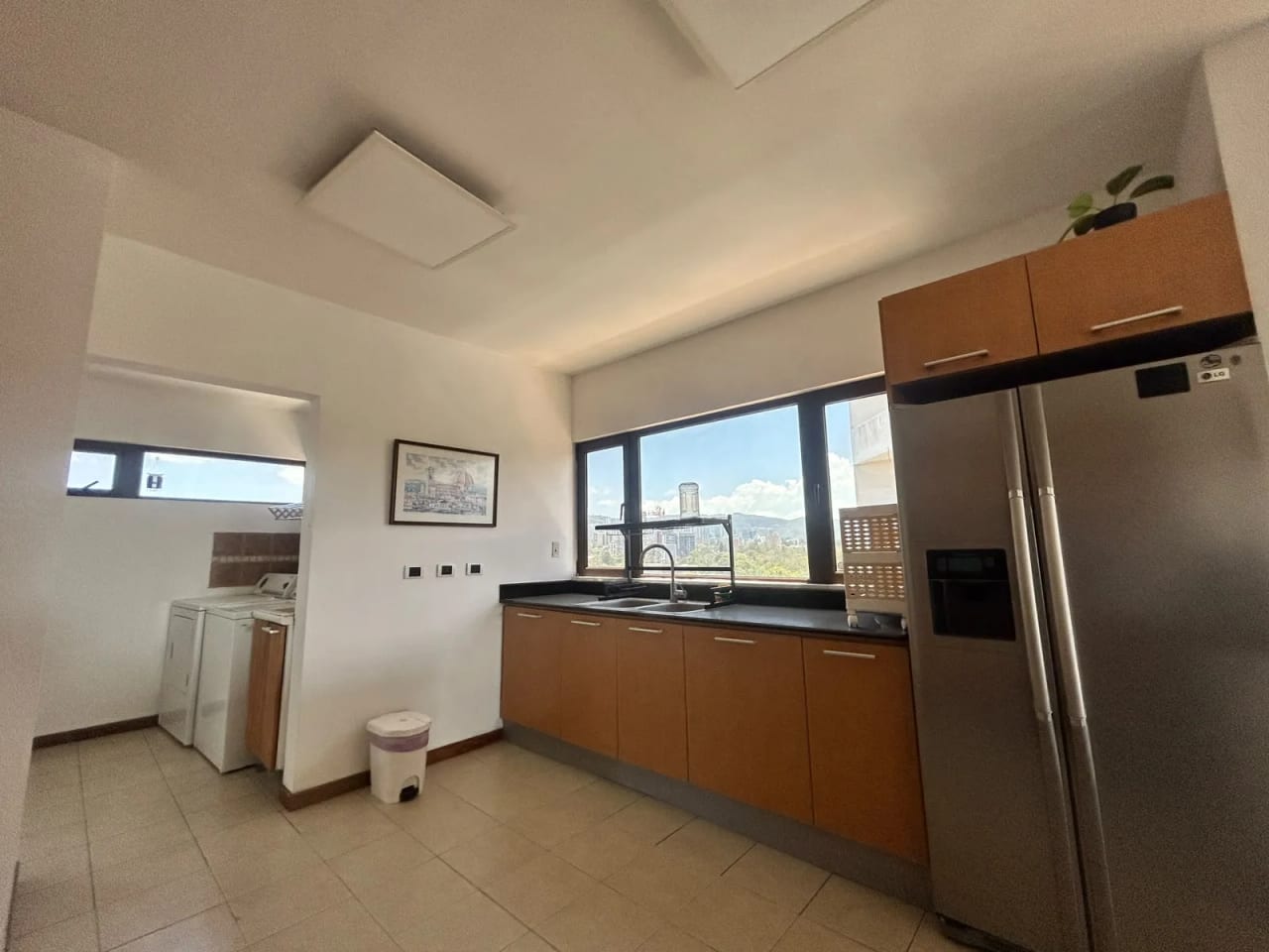 Renta Apartamento de Nivel Completo con Vistas 360° en Zona 15 — foto 3 de 12