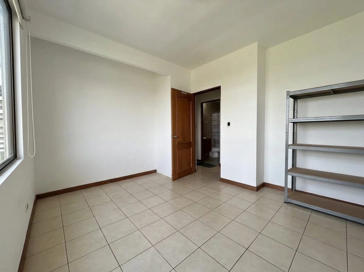 Renta Apartamento de Nivel Completo con Vistas 360° en Zona 15 — foto 11 de 12