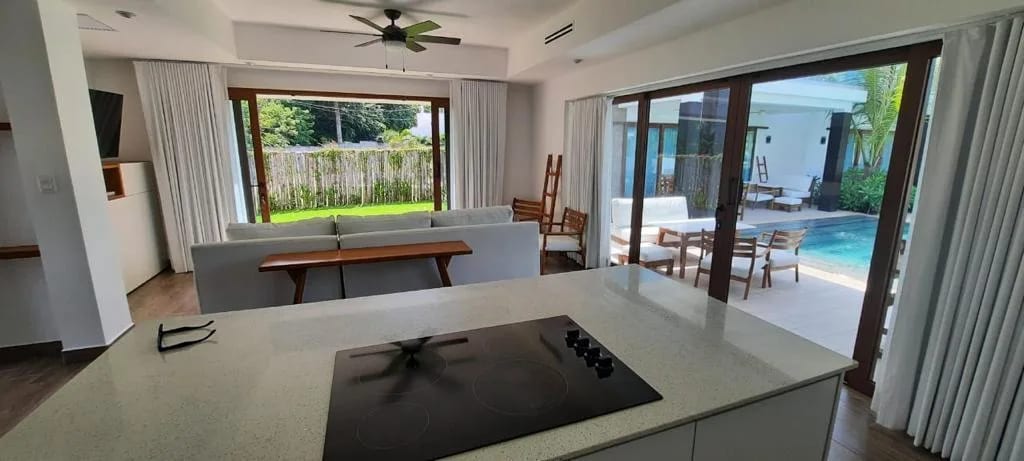 Cocina — Exclusiva Villa de Descanso en Residencial La Mar, Monterrico — foto 2 de 9