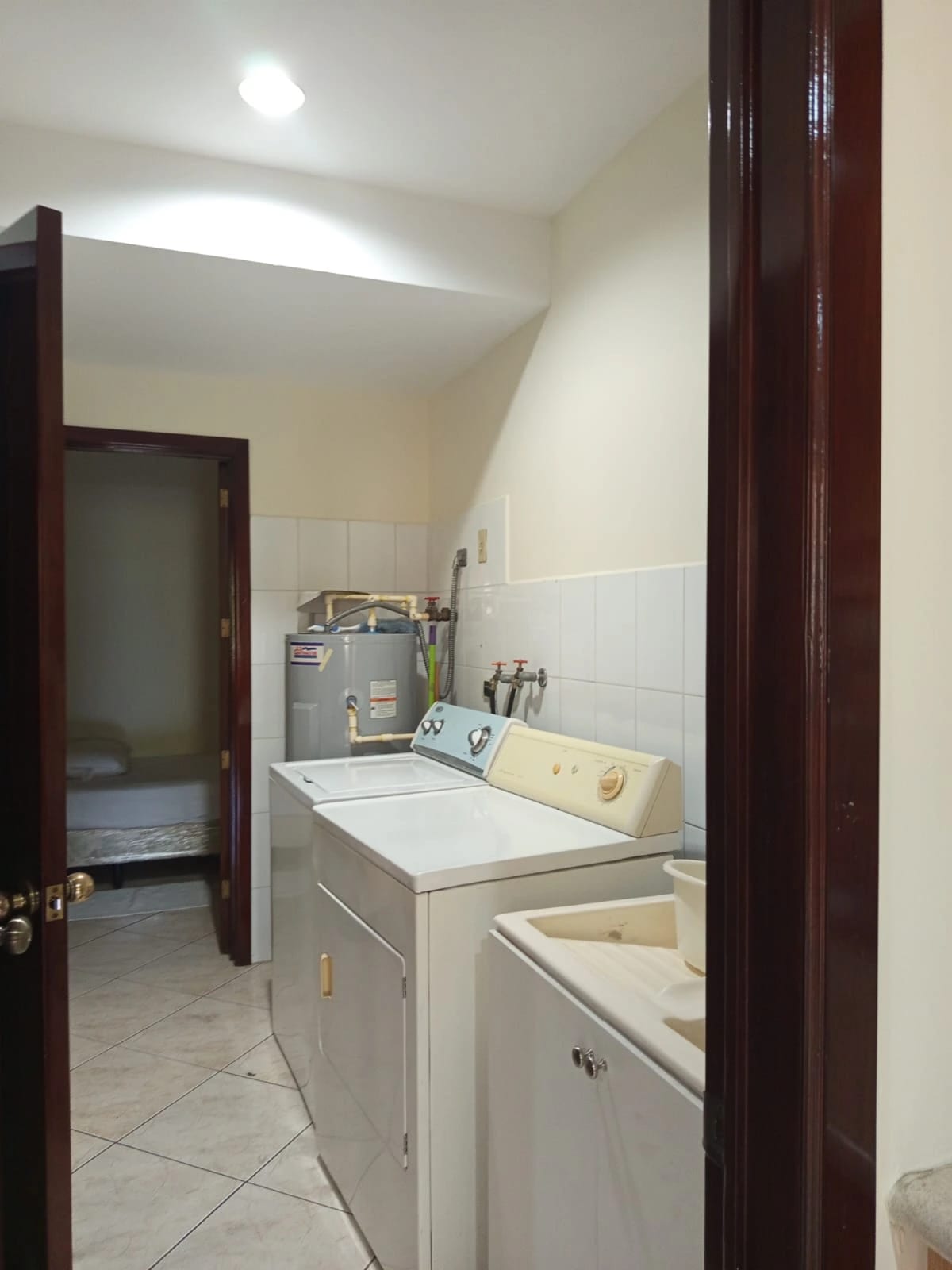 Apartamento en renta amueblado en zona 10 de 3 habitaciones — foto 6 de 17