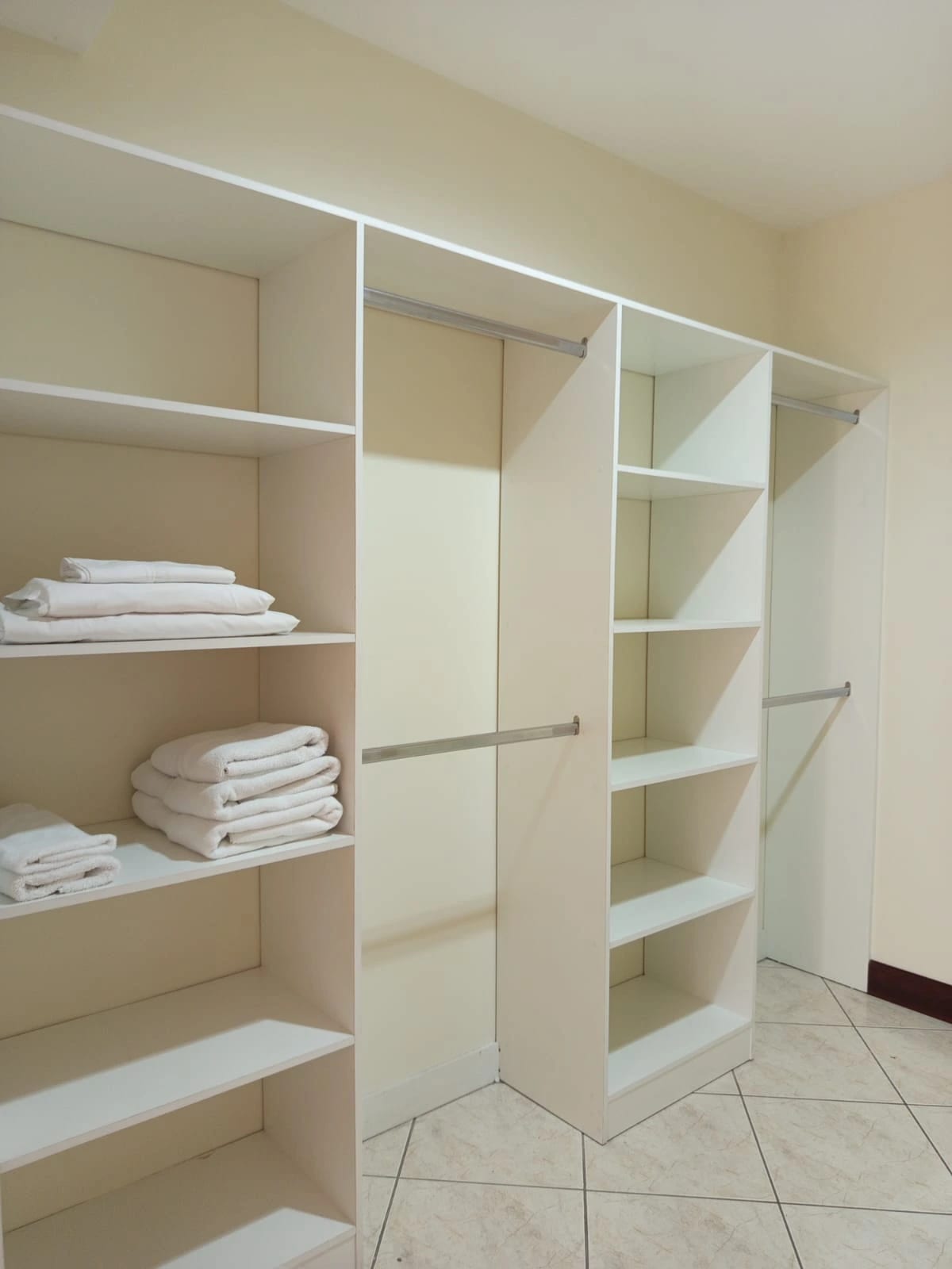 Apartamento en renta amueblado en zona 10 de 3 habitaciones — foto 10 de 17