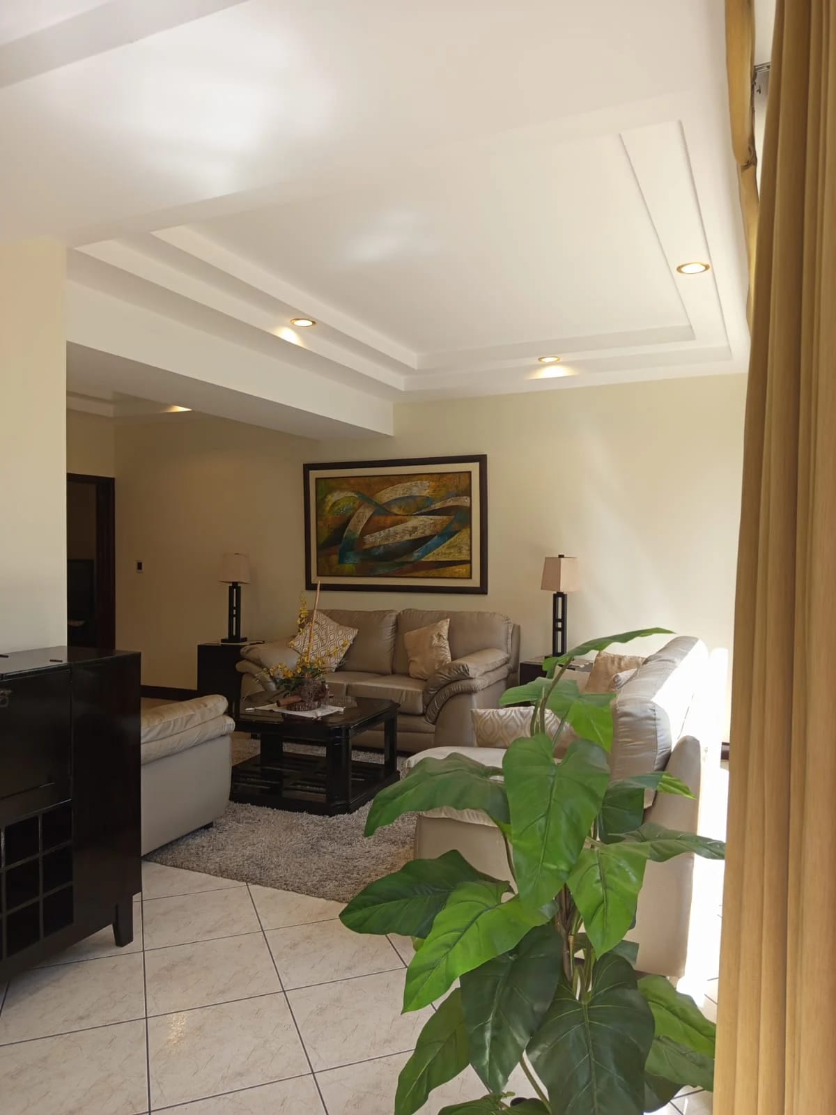 Apartamento en renta amueblado en zona 10 de 3 habitaciones — foto 1 de 17