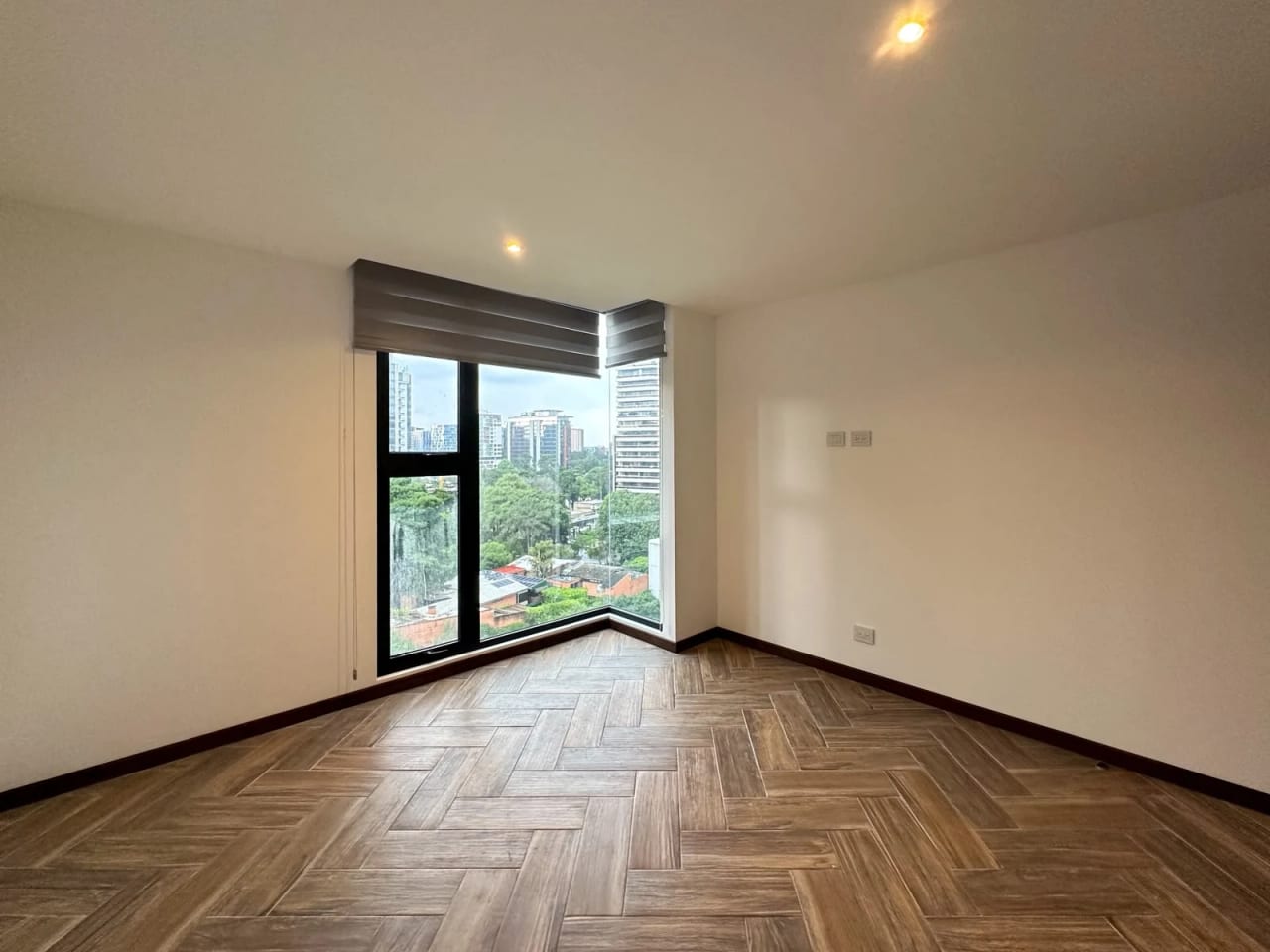 Dormitorio principal — APARTAMENTO EN VENTA Edificio Naori Zona 10 — foto 5 de 15