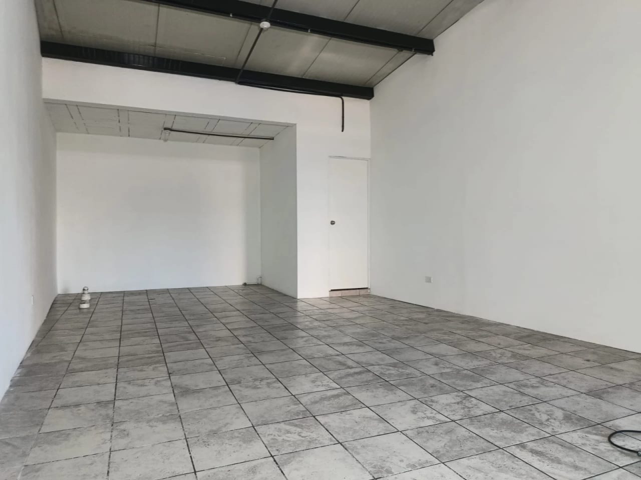Excelente Local Comercial en Renta – Zona 10 — foto 4 de 7