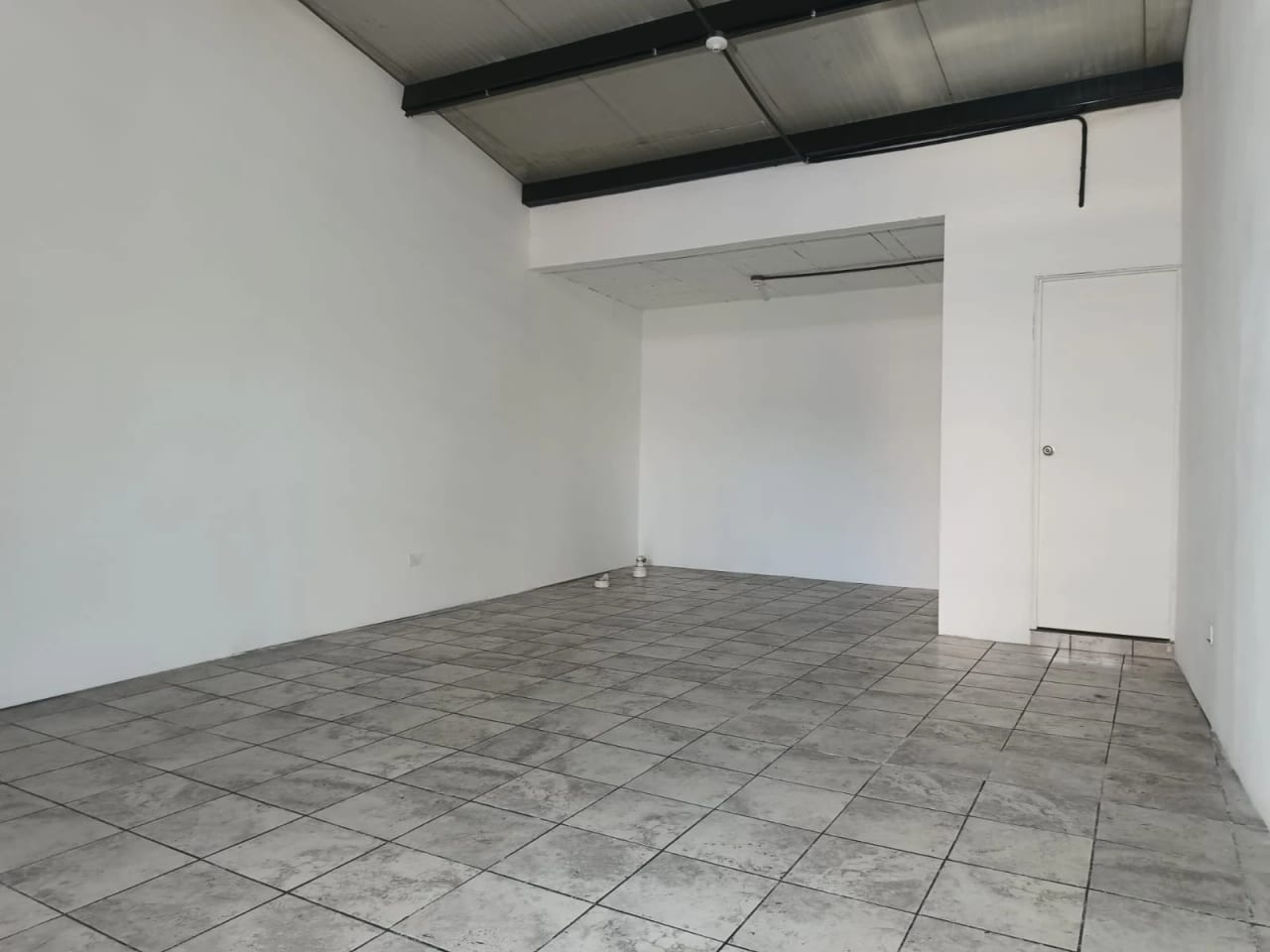 Excelente Local Comercial en Renta – Zona 10 — foto 7 de 7