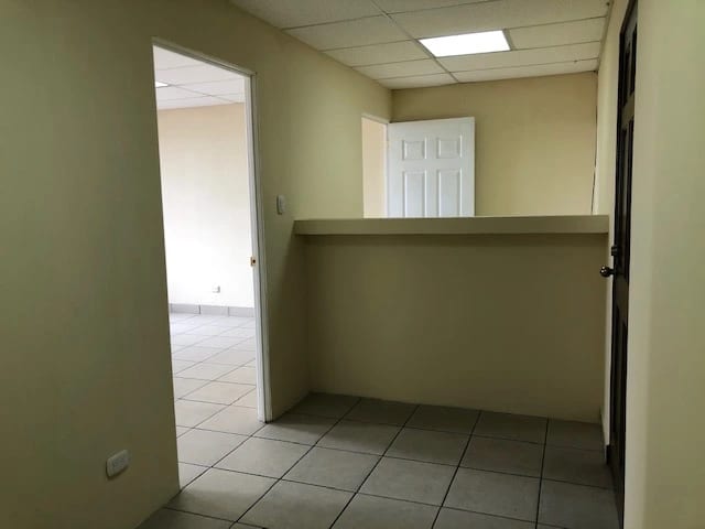 Se Renta Oficina en Zona 9 — foto 3 de 3