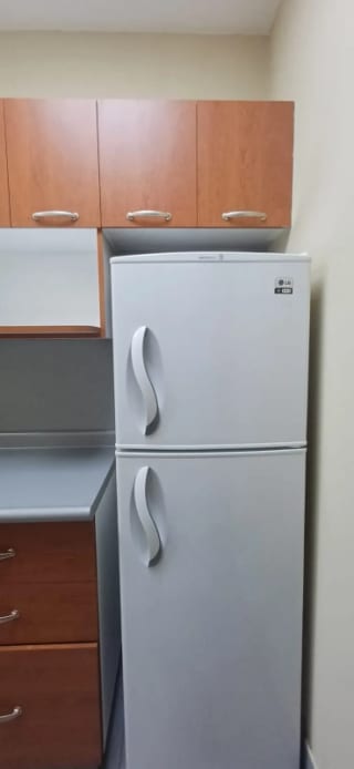 Oficina Amueblada en Renta zona 10 — miniatura 3 de 10
