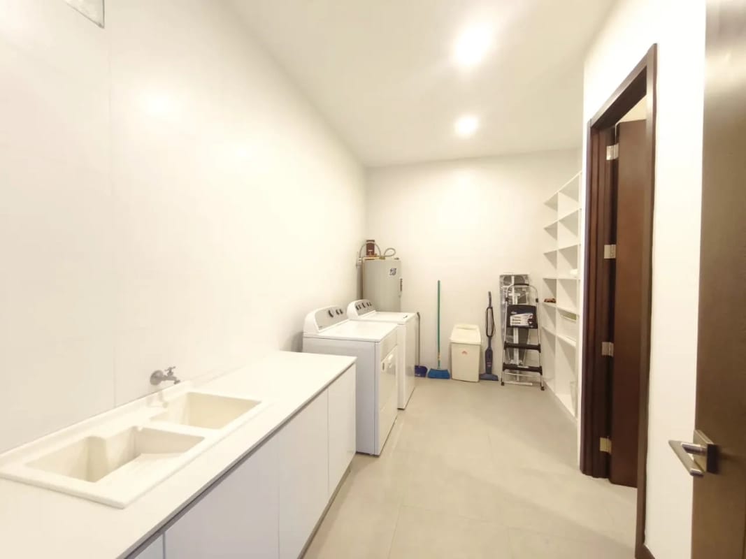 Apartamento Amueblado en Renta con opción a Venta Zona 14 — foto 5 de 17