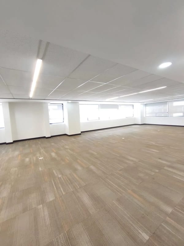 Oficina en Renta zona 10 (Con opción a Venta) — foto 1 de 13