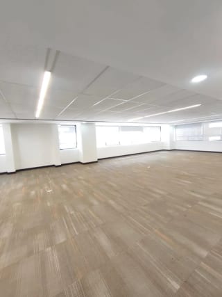 Oficina en Renta zona 10 (Con opción a Venta) — miniatura 1 de 13