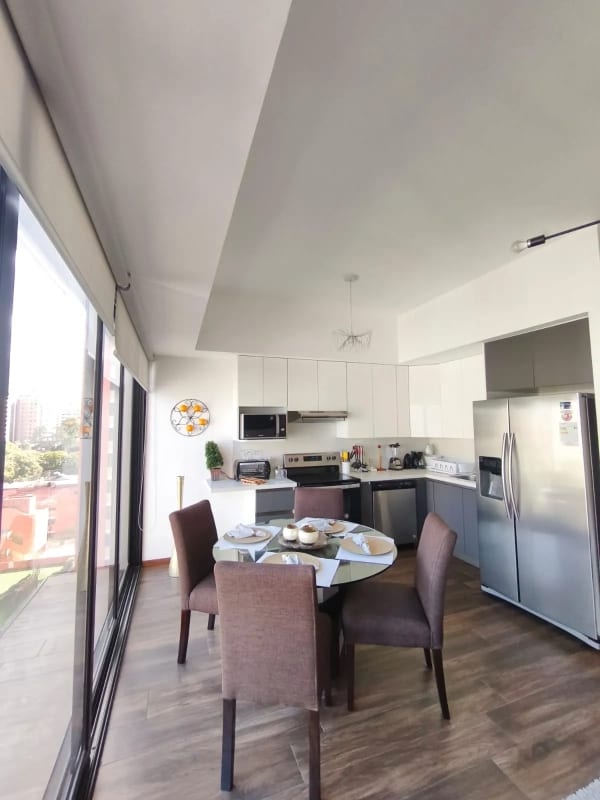 Apartamento Amueblado en Renta - Zona 10 (Opción a Venta) — foto 16 de 17