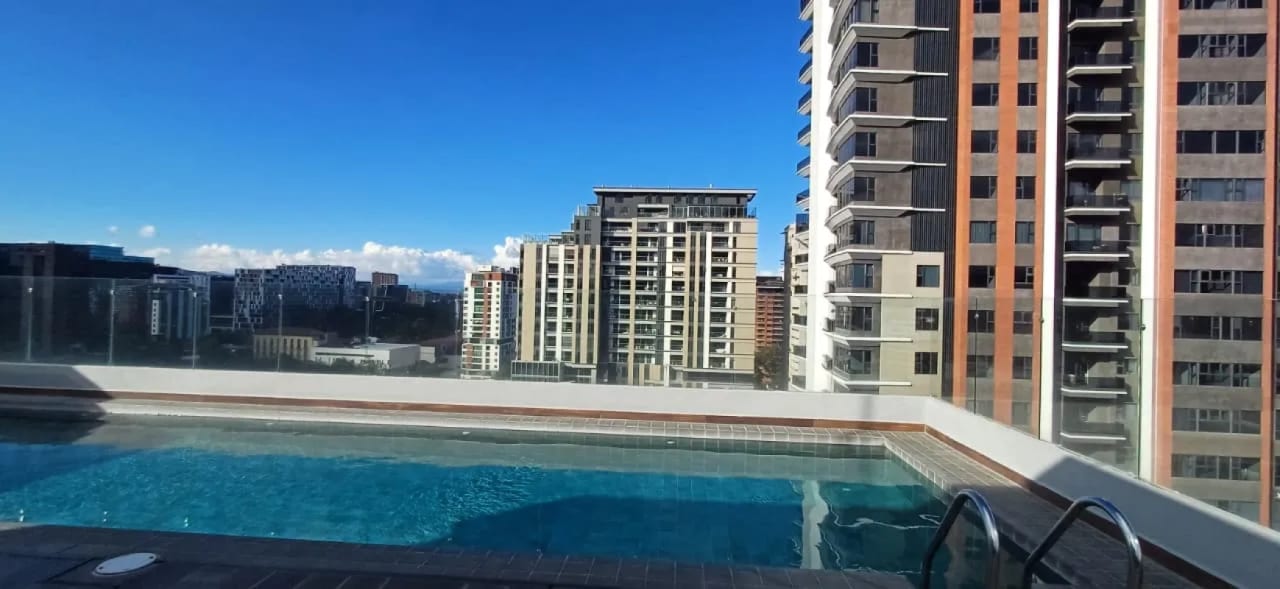 Apartamento Amueblado en Renta - Zona 10 (Opción a Venta) — foto 4 de 17