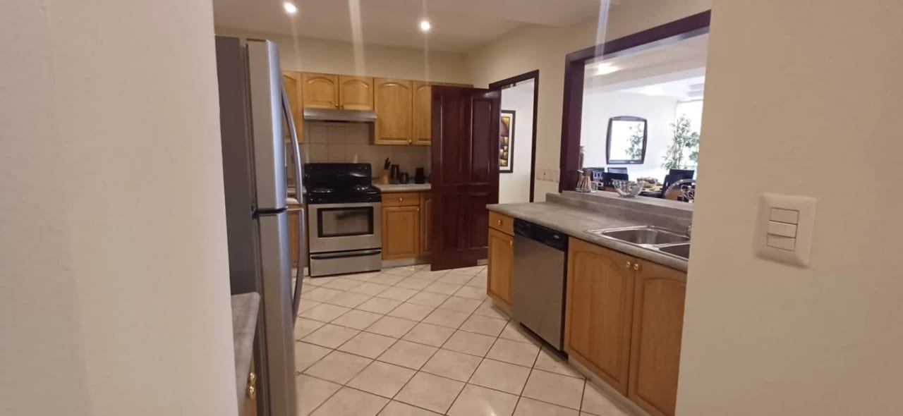 Apartamento Amueblado en Renta o Venta Zona 10 — foto 10 de 17