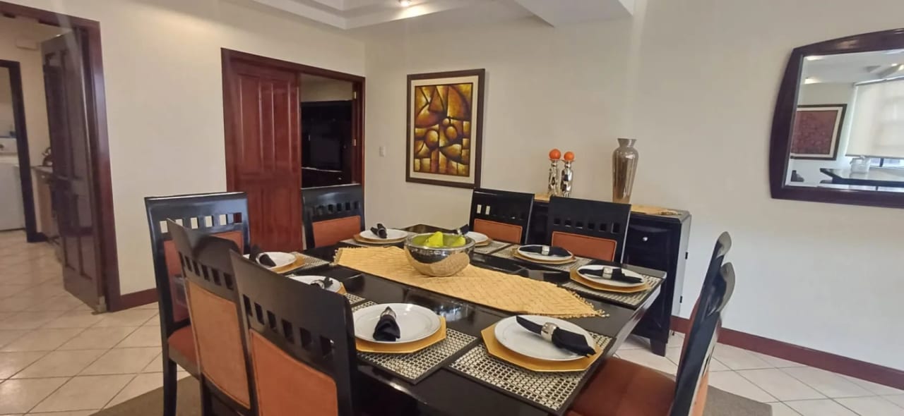 Apartamento Amueblado en Renta o Venta Zona 10 — foto 2 de 17