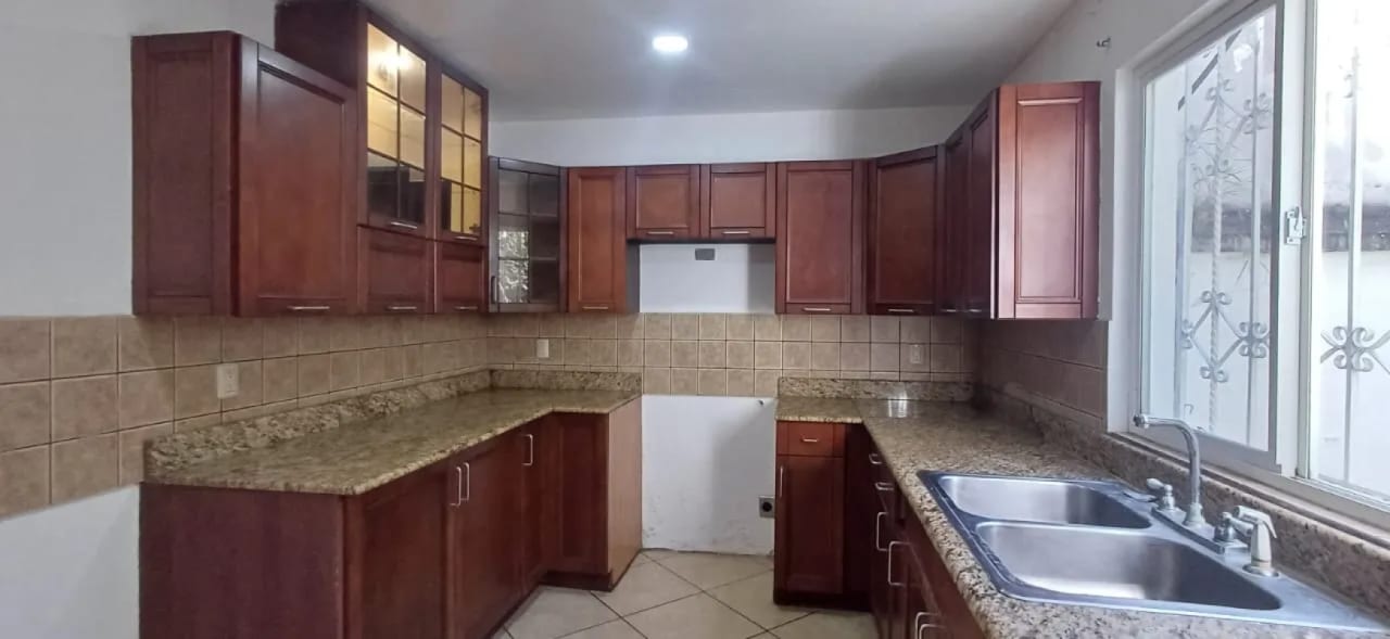 Se renta casa en zona 10 — foto 8 de 16