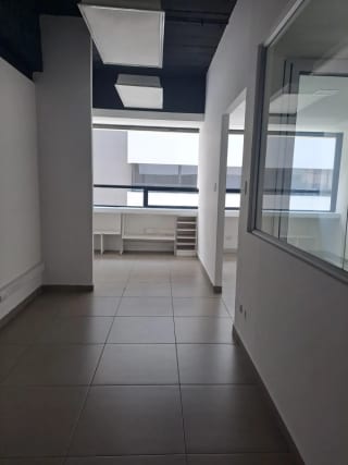 Se renta oficina en zona 10 de 67.80 — miniatura 4 de 7