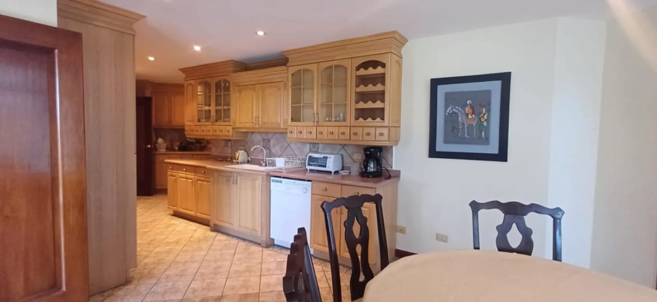 Se renta apartamento en zona 14 amueblado con opción de venta — foto 2 de 17