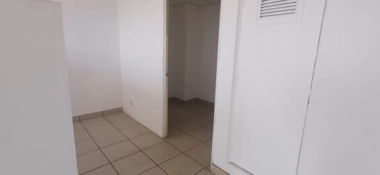 OFICINA EN RENTA - ZONA 9 — foto 6 de 7