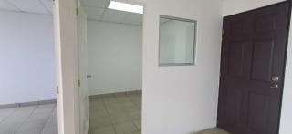 SE RENTA OFICINA EN ZONA 9 — miniatura 5 de 6